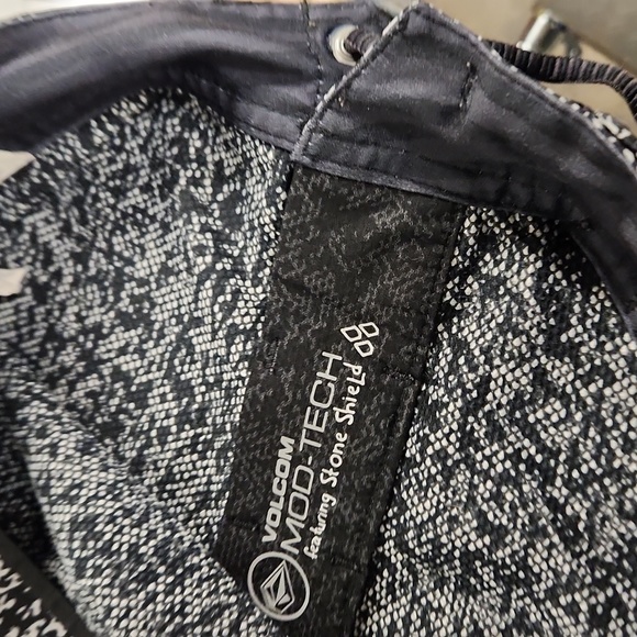 Volcom Mod-Tech Men's sz 30 waist w/drawstring one right pocket Shorts - Picture 6 of 6